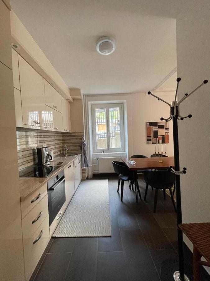 Appartement Luna Avec Parking Couvert Prive Le Locle Exterior foto