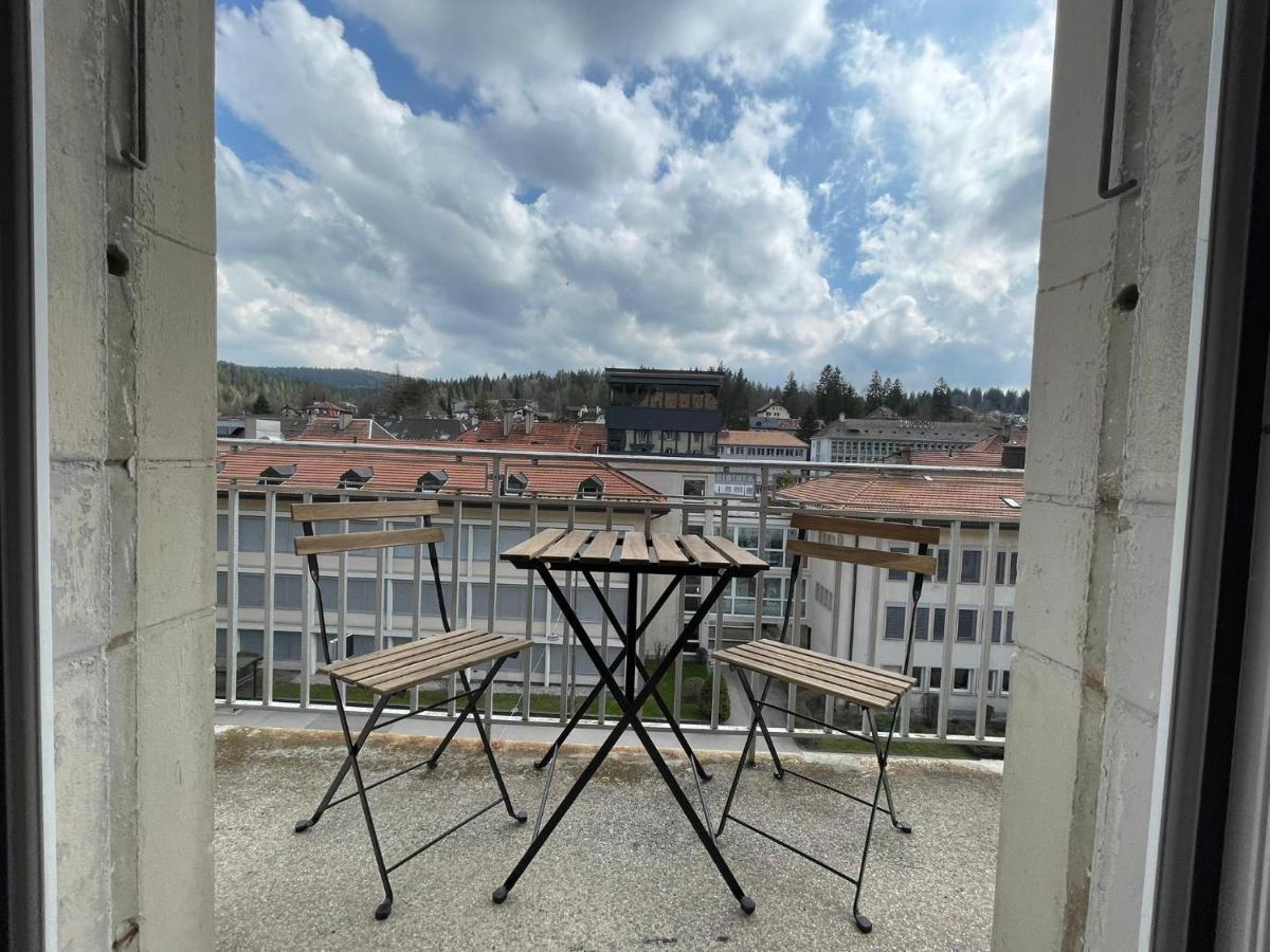 Appartement Luna Avec Parking Couvert Prive Le Locle Exterior foto